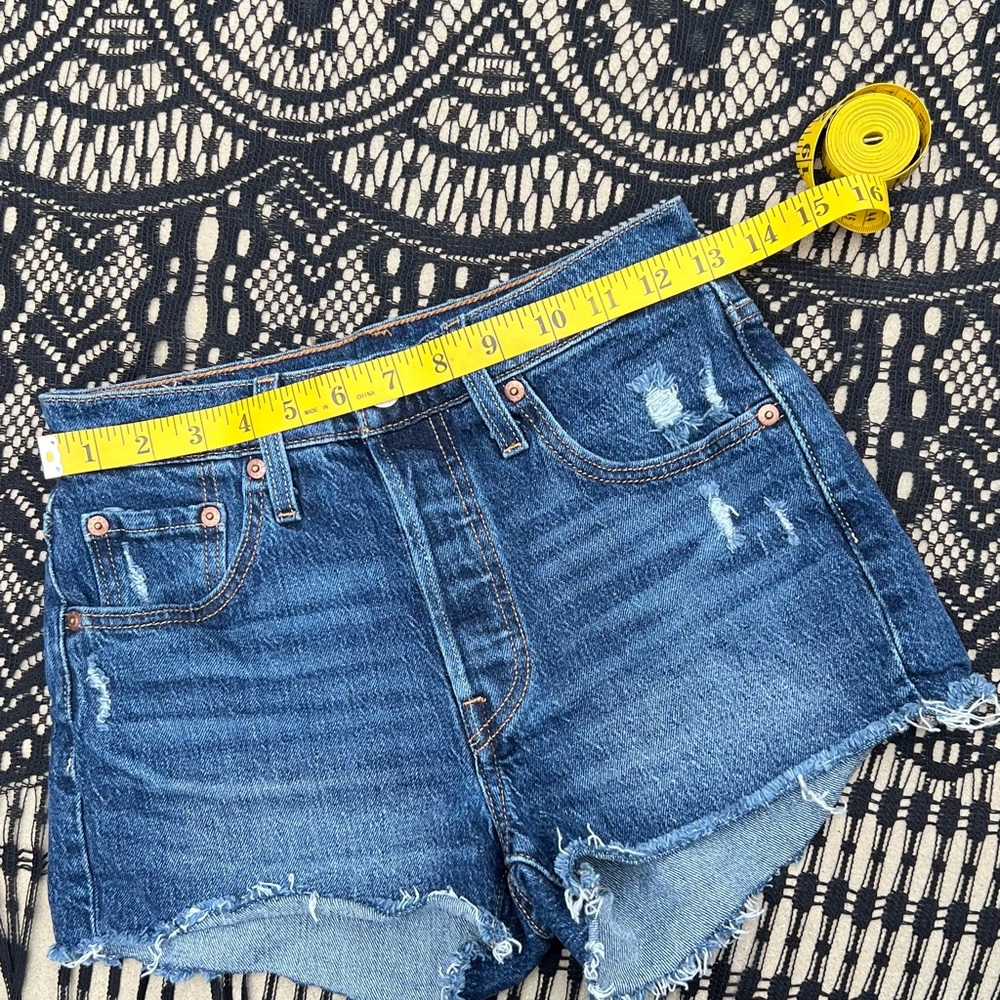NWOT Levi’s 501 HighRise Button Fly Cutoff Denim Shorts Dark Blue Indigo Wash 25 - Picture 8 of 11